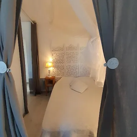 Romance à 70 M De La